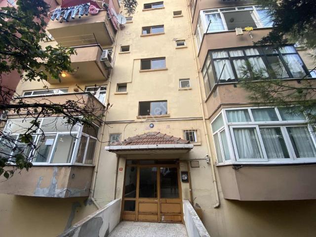 Evinibul'dan Yunus Emre Caddesi Üzeri 75m2 2+1 Balkonlu