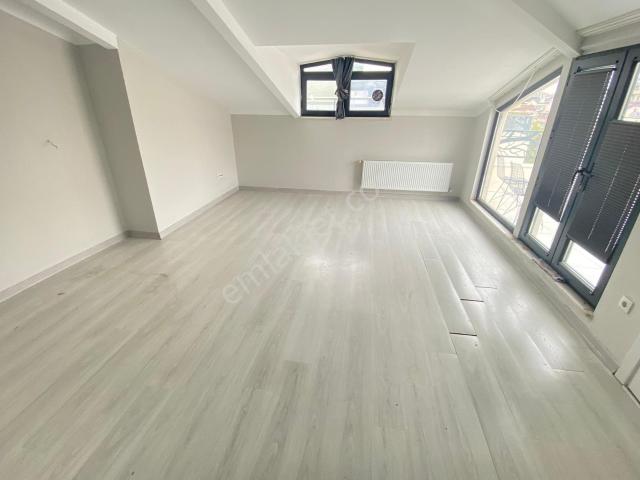 Evinibul'dan Metroya En Yakın 85m2 2+1 Teraslı Çatı Katı