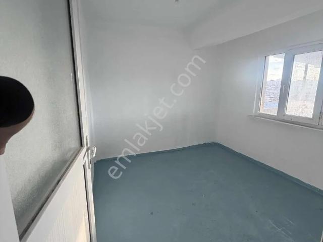 Evkur'dan Çatı Katı Geniş, Teraslı Kiralık Daire