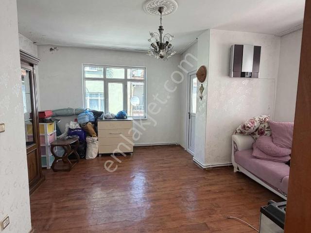 Evkurdan İnönü Mahallesinde Balkonlu Kullanışlı Daire