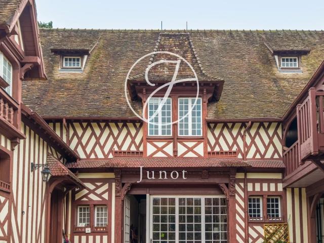 Evry ESSONNE Ancienne dépendance d'un château 443m² Etiolles