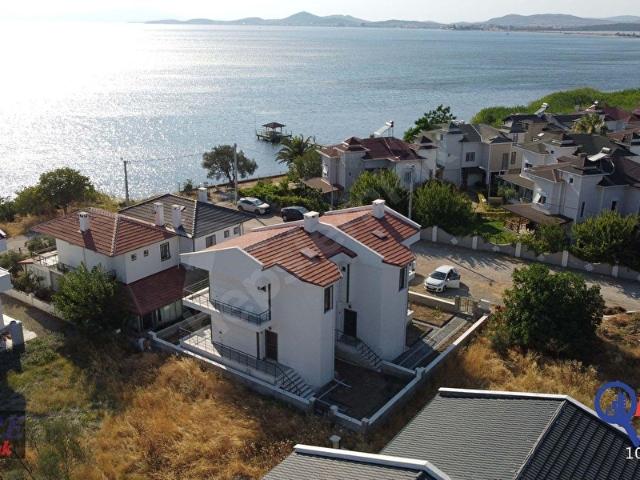 EvRE Emlaktan Küçükköyde Sahile İkinci Sıra 3+1 Sıfır Villa