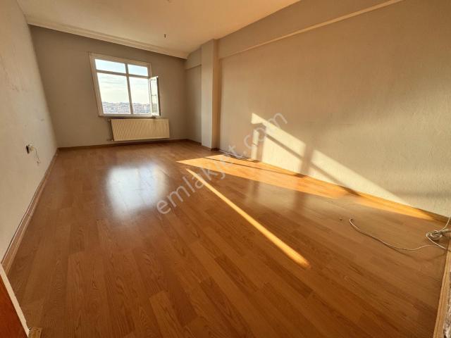 çevrem* Yeşilova'da Metrobüse Çok Yakın 2+1 90m² Daire