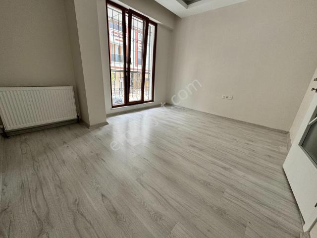 çevrem* Yeşilova'da Harika Konumda Balkonlu 2+1 70m² Daire