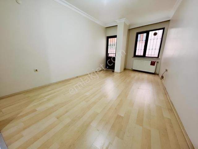 çevrem* Gültepe'de Metrobüse Çok Yakın Harika Konumda 1+1 65m²