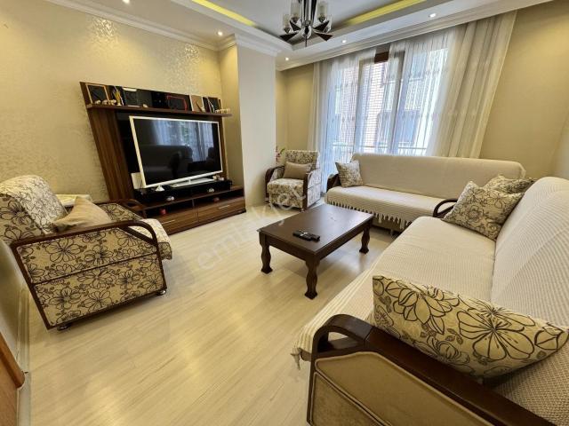 çevrem* Gültepe'de Metrobüse Yakın Merkezi Konumda 2+1 85m²