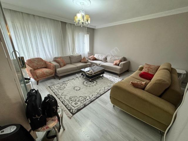 çevrem* Gültepe'de Metrobüse Yakın Eşyalı 2+1 90m² Daire