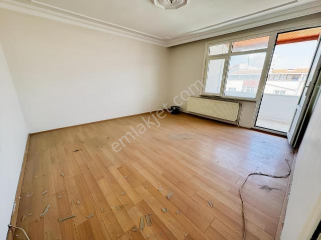 çevrem*gültepe'de Metrobüse Yakın Asansörlü 2+1 90m² Daire
