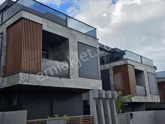 Evrenseki Satılık 235 M2 4+1 Triplex Lüks Villa