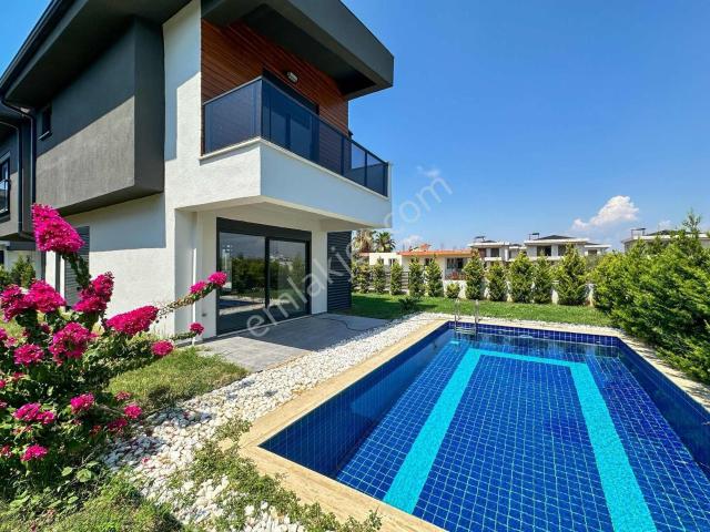 Evrensekide Müstakil 3+1 Havuzlu Satılık Sıfır Villa