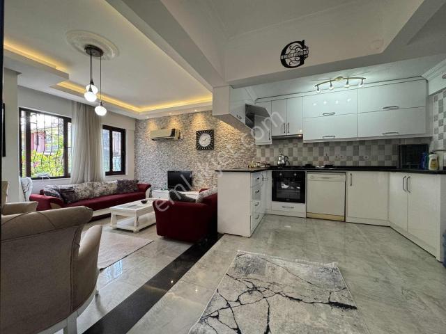 Evrensekide Site İçerisinde 3+1 Havuzlu, Teraslı Eşyalı Villa