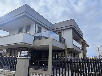 ÇEVREYOLUNDA KÖŞE VİLLA