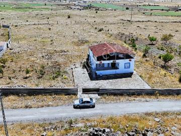 Çevrilde Satılık 5.106 M2 Arsalı Baraj Manzaralı Bağımsız Ev