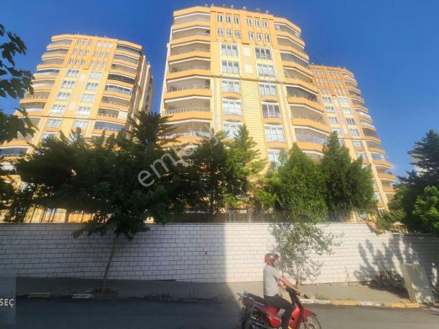 Evseç Emlaktan Site İçerisinde 5 Odalı Satılık Daire