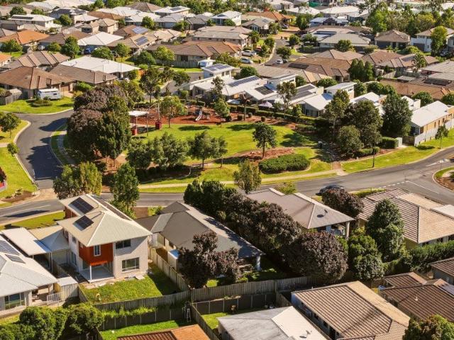 MOVE IN READY EX DISPLAY HOME IN EXCELLENT LOCATION ON 537M2!
