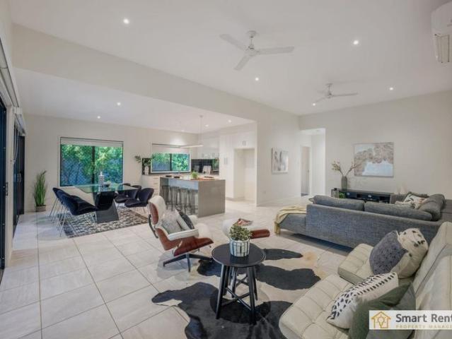 Ex Display Home with Spacious Living in Prime Location
