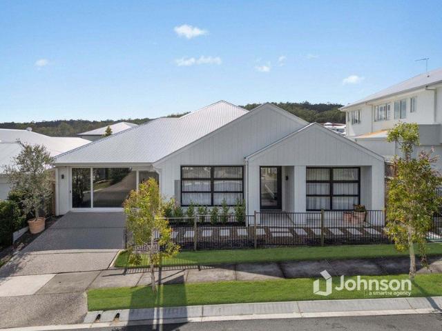 EX DISPLAY LUXURY ARCHITECTURALLY DESIGNED FAMILY LIVING IN WHITE ROCK