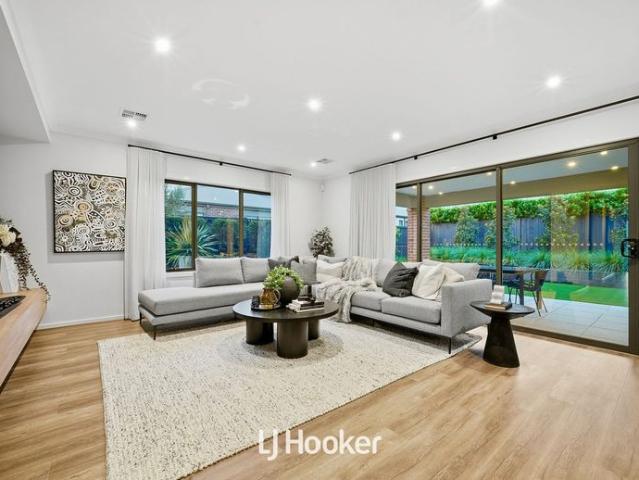 Ex Display Luxury Home with Five Private Suites & Multiple Living Areas