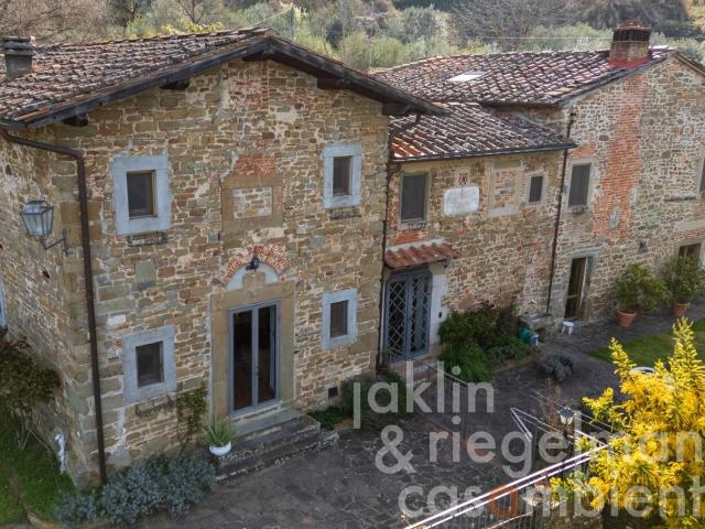 Ex eremo con piscina nei pressi di Firenze 429m² Reggello