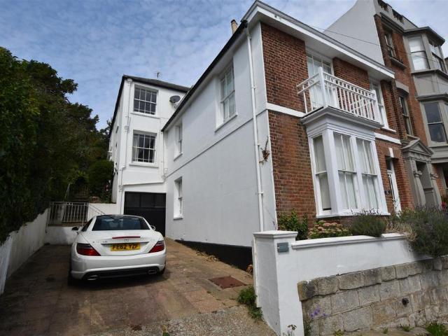 Exmouth Place, East Sussex TN34 3 bed house to rent £1,850 pcm £427 pw