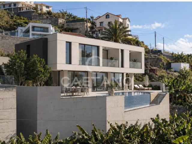 Excecional Moradia T4 com Piscina Infinita e Vistas Panorâmi. 207m² Ribeira Brava