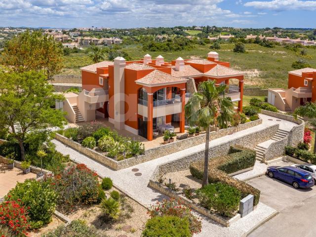 Excecional Apartamento T2 | Piscina, Jardim & Vistas panorâm. 132m² Lagoa e Carvoeiro