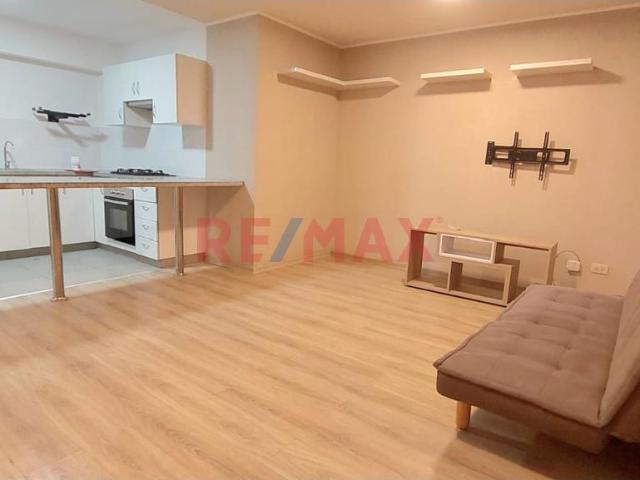 Excelente Vista De Departamento En Piso 13 Con Excelente Ubicacion En Lince