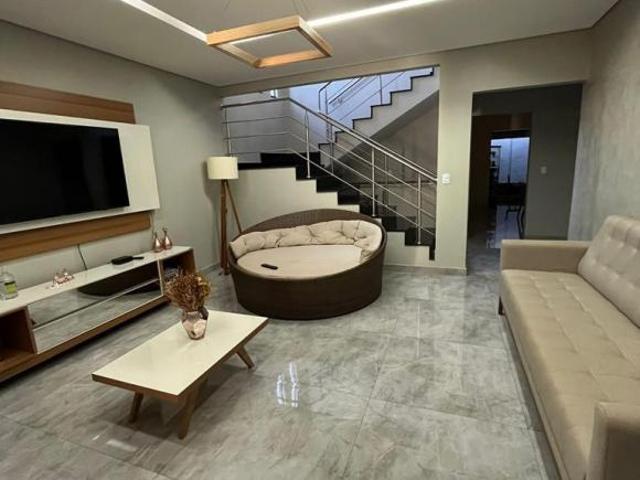 EXCELENTE CASA 4 QTS EM SANTA MARIA! REFORMADO! OPORTUNIDADE!