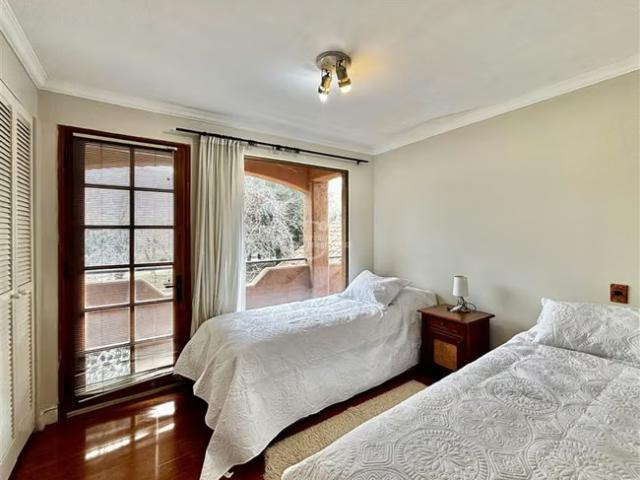 Excelente casa 5 dormitorios Golf de Manquehue/Av. El Parque | 6 dormitorios por 33500.00 en Lo Barnechea
