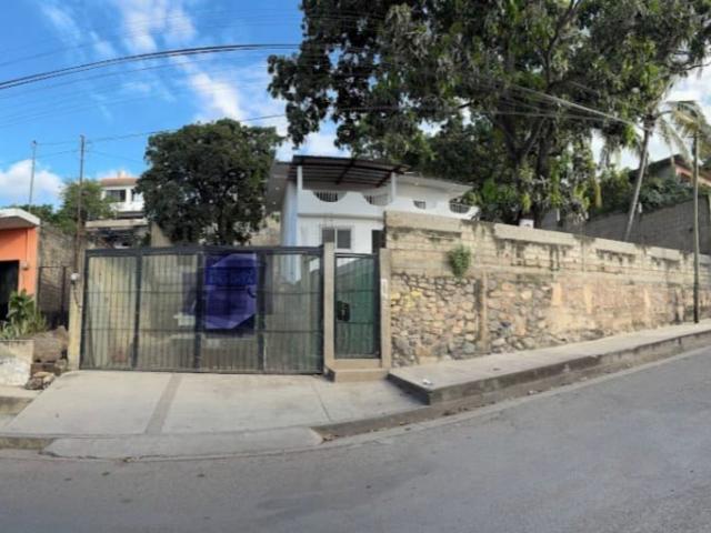 EXCELENTE CASA $5,400,000 PUERTO VALLARTA. COL. LOMA BONITA. 580 M2 DE TERRENO