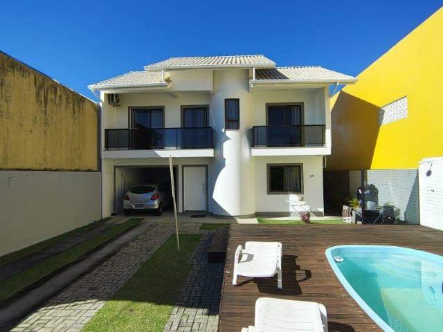 Casa para locação em Barreiros, São José – 3 dormitórios, suíte, piscina e 4 vagas