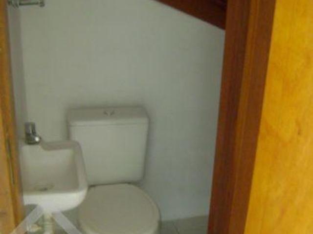 Excelente casa 2D com ótima infraestrutura em condomínio fechado!