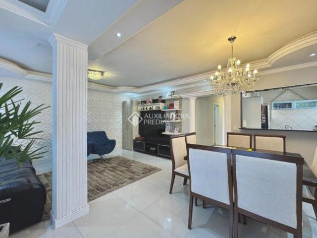 Excelente casa, Tanto para Residencial ou Comercial, terreno 10x40. 4 dormitórios sendo duas suít