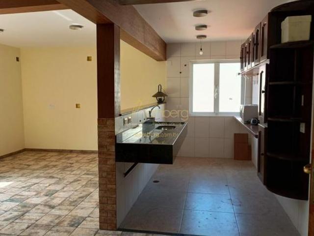 EXCELENTE CASA TÉRREA, 3 DORMITÓRIOS 3 SUITES SALAS. ÓTIMA LOCALIZAÇÃO. VAGAS PARA 15 CARROS
