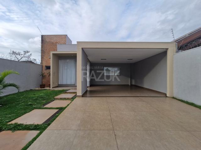 Excelente Casa Térrea com Piscina | Parque Dallas