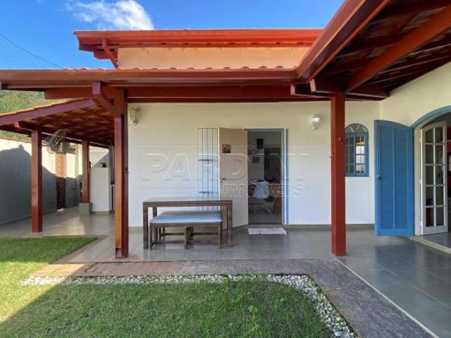 Excelente casa térrea com 4 dormitórios na praia do Perequê Mirim em Ubatuba!