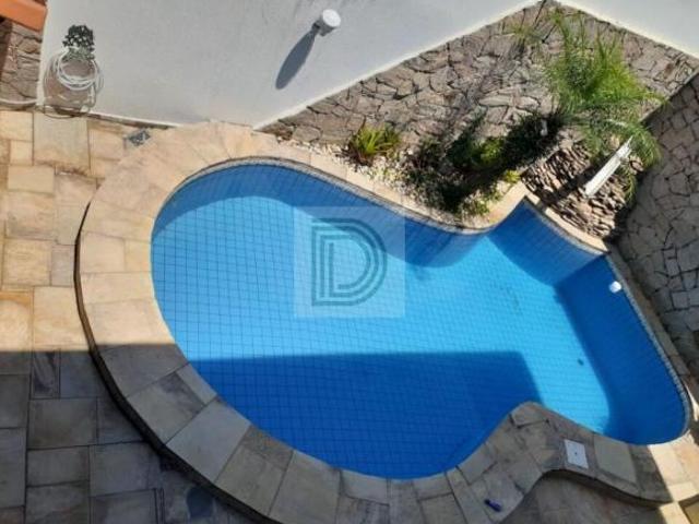 Excelente Casa Térrea à Venda no melhor do São Francisco, com 280m²