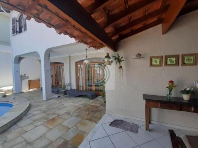 Excelente Casa Térrea à Venda no melhor do São Francisco, com 280m²