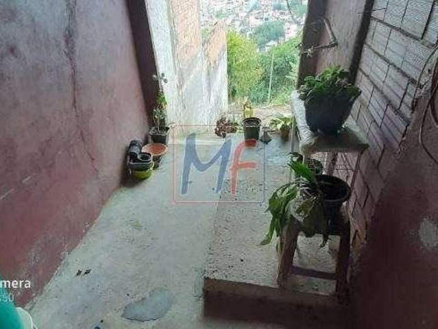 Excelente Casa Térrea no bairro Chácara Maria Francisca, possui 2 dorms, com 65 m² útil e terreno co