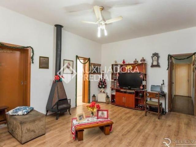EXCELENTE CASA TÉRREACOM PÁTIO E JARDIM
