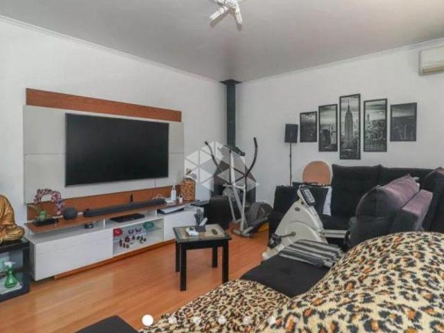 Excelente casa, toda reformada com 183,22 m2 com 4 quartos, localizada no Bairro Cristo