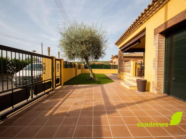 Excelente casa unifamiliar con jardín, en la población de Sa. 239m² Sant Miquel de Fluvia