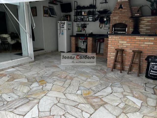 Excelente casa à venda na Vila Suissa em Mogi das Cruzes. Com 3 quartos, 1 suíte, 2 salas, 3 banheir