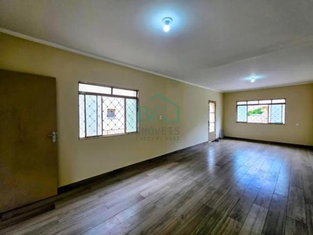 Excelente casa á venda no bairro Jardim dos Estados em Poços de Caldas MG