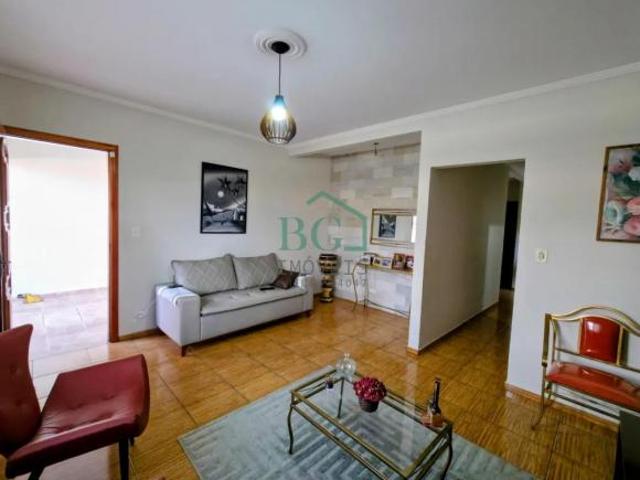 Excelente casa á venda no bairro Parque São Sebastião em Poços de Caldas MG