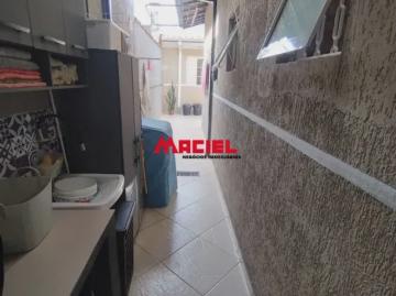 Excelente Casa à Venda no Jardim das Indústrias!