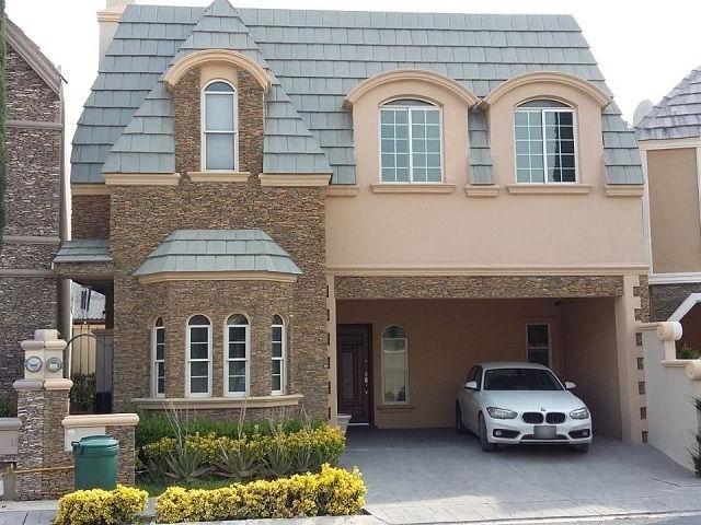 Excelente Casa AMUEBLADA en renta en Villa Bonita