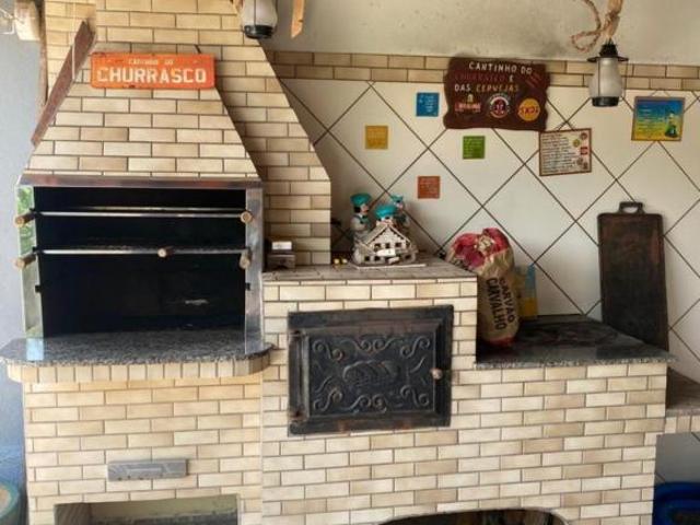 EXCELENTE CASA, APROXIMADAMENTE 100 METROS DA PRAIA DA ENSEADA COM 3 DORMITÓRIOS, ÁREA GOURMET COM P