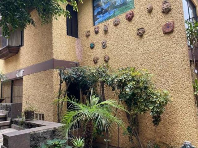 EXCELENTE CASA, BIEN UBICADA