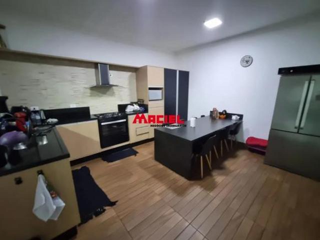 Excelente casa com 3 dormirtório sendo 1 suite e 3 vagas
